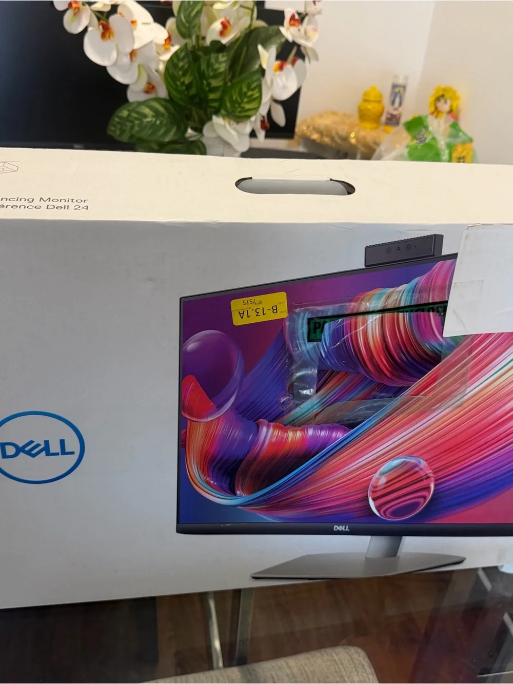 Dell Monitor with Multicolor Display Graphics on White Packaging